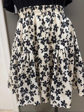 Kendall & Kylie Black Floral Tiered Mini Skirt on Cream